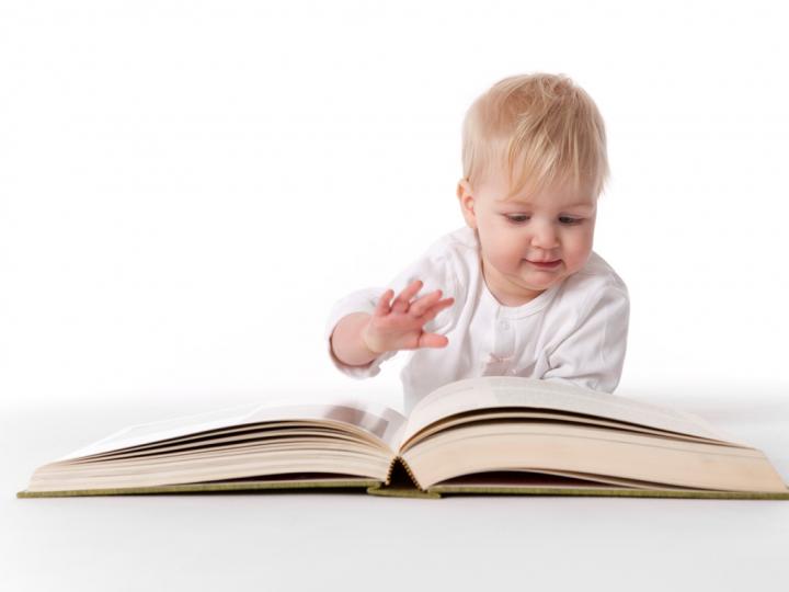 Значение книг для ребенка после года